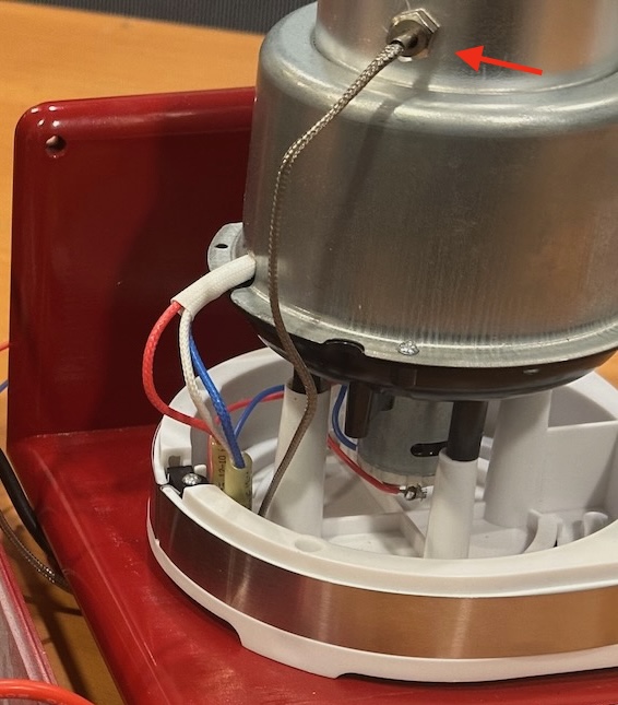 Thermocouple installed in the roasting chamber